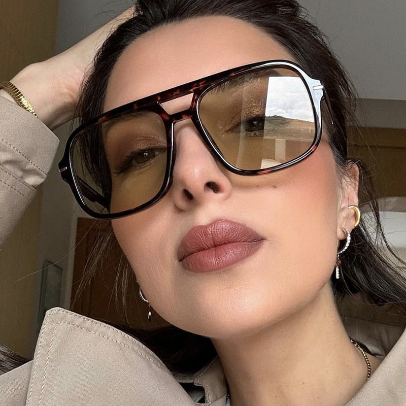 Women's Sunglasses - Trendy Frame