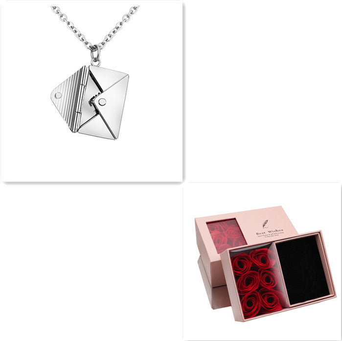 Collier Médaillon Enveloppe – Lettre d'Amour Personnalisée – Femme