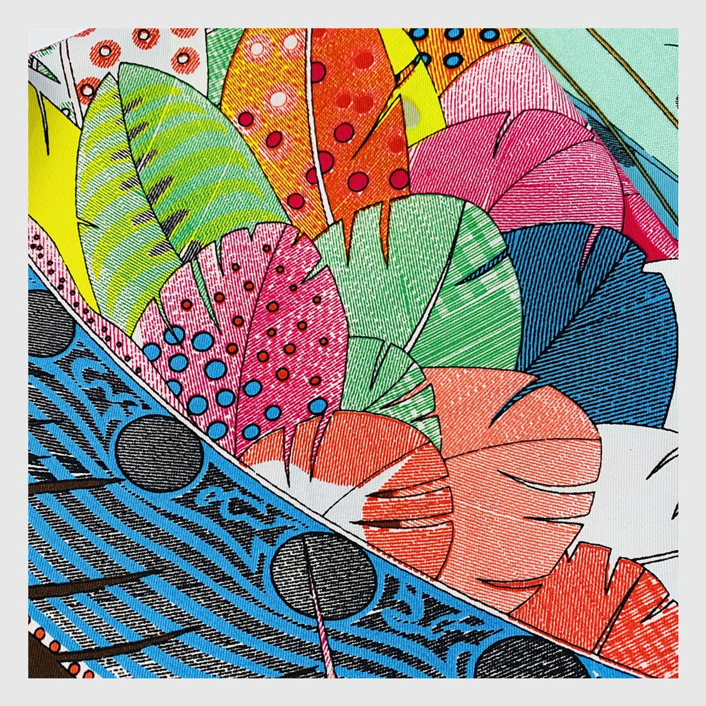 Foulard Carré Soie Twill Motif Plume 90cm — Légèreté Luxury FuturaTrend