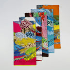 Foulard Carré Soie Twill Motif Plume 90cm — Légèreté Luxury FuturaTrend