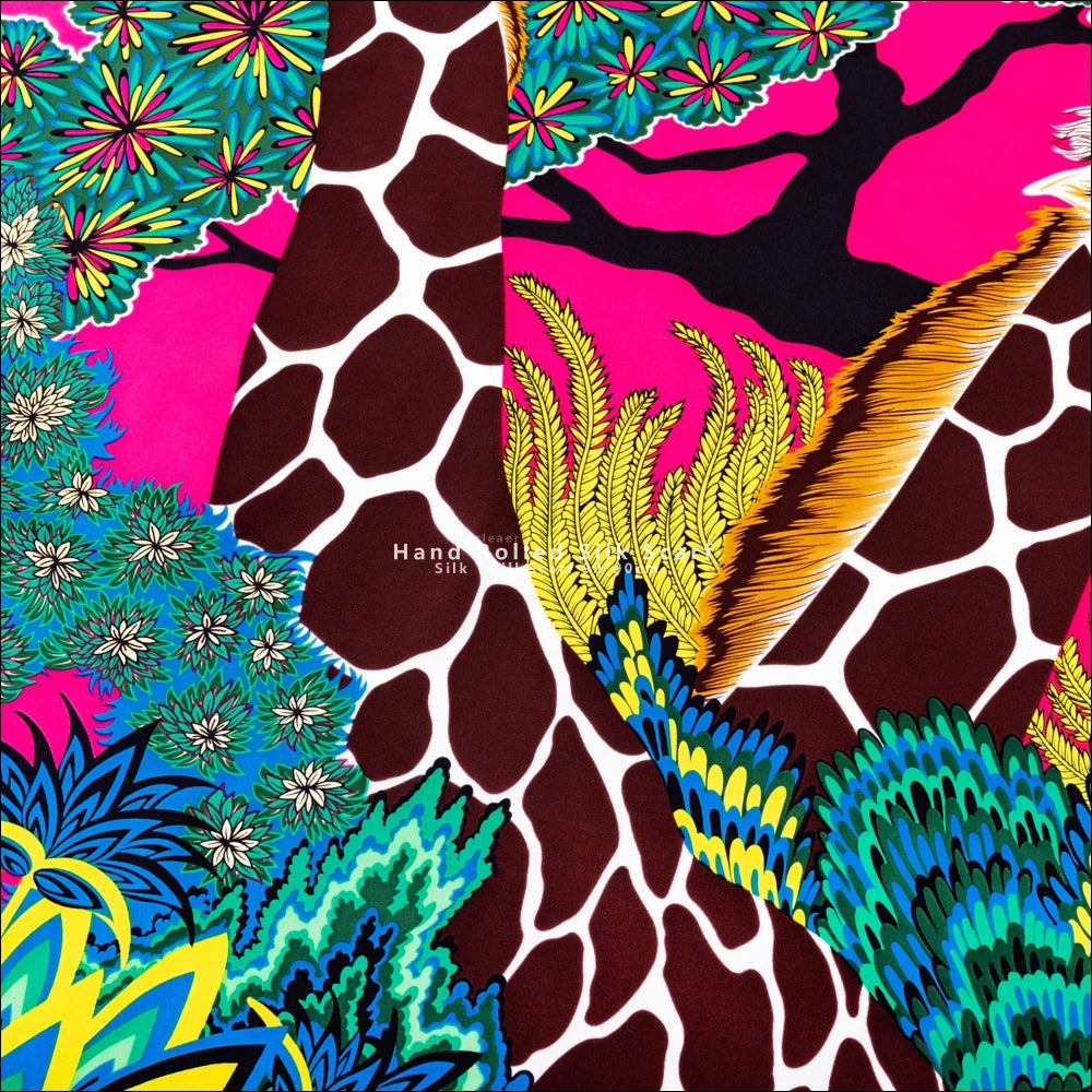 Giraffe Print Silk Scarf 90x90cm — FuturaTrend Iconic Collection