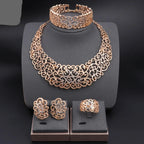 Parure Bijoux Femme Dorée 4 Pièces — Collier + Boucles d'Oreilles + Bague + Bracelet Plaqué Or 18K