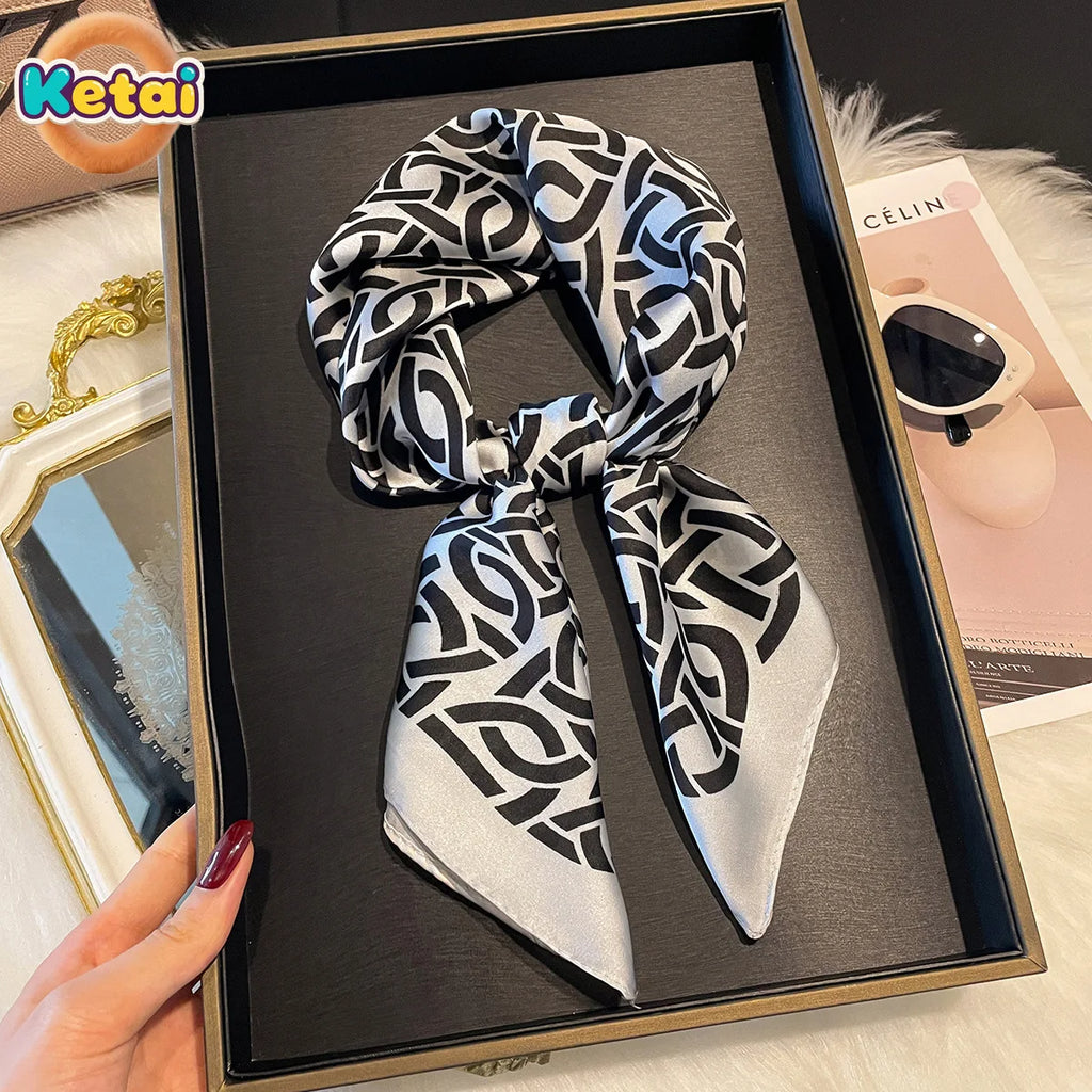 Foulard Carré Soie 90x90cm — Collection Signature FuturaTrend