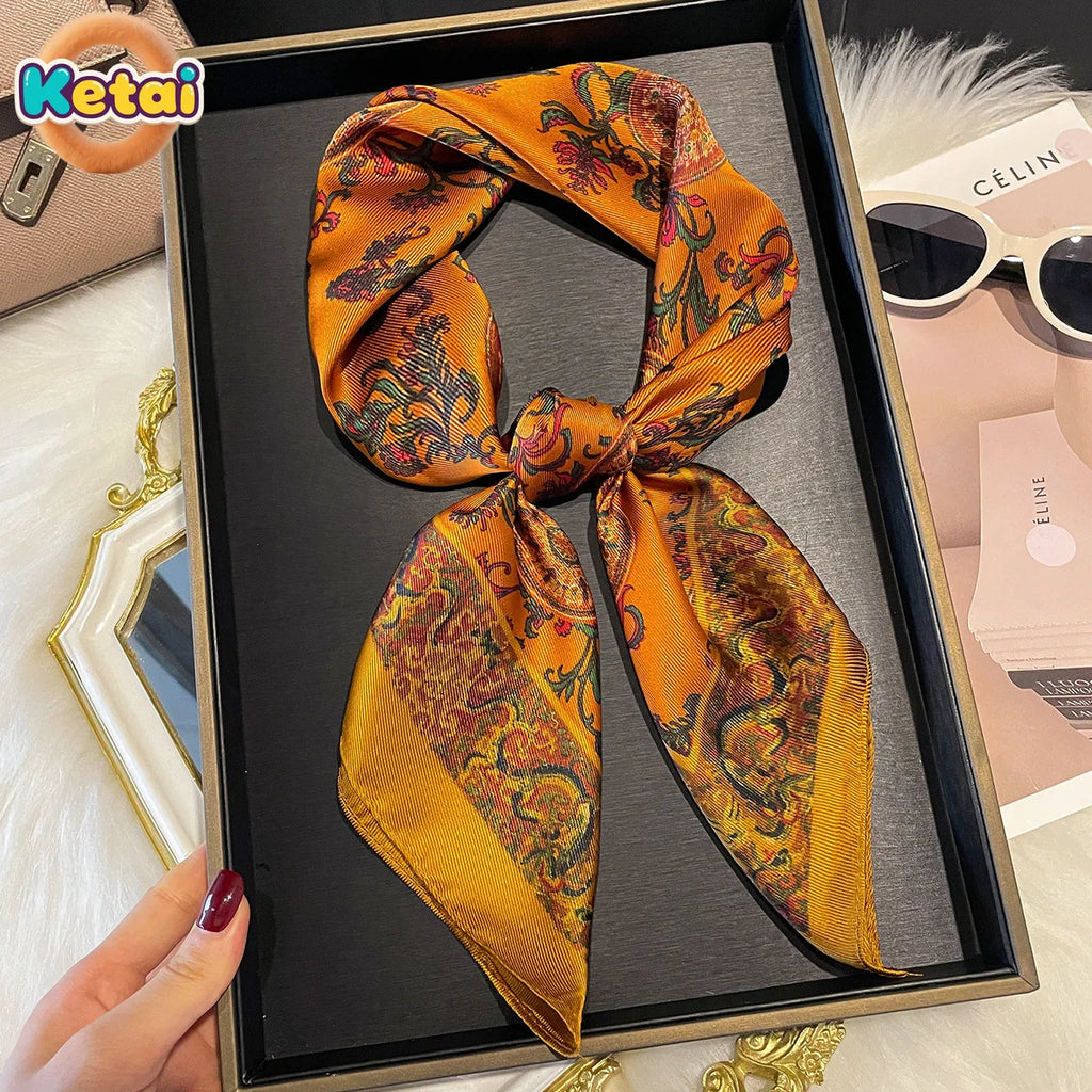 Foulard Carré Soie 90x90cm — Collection Signature FuturaTrend