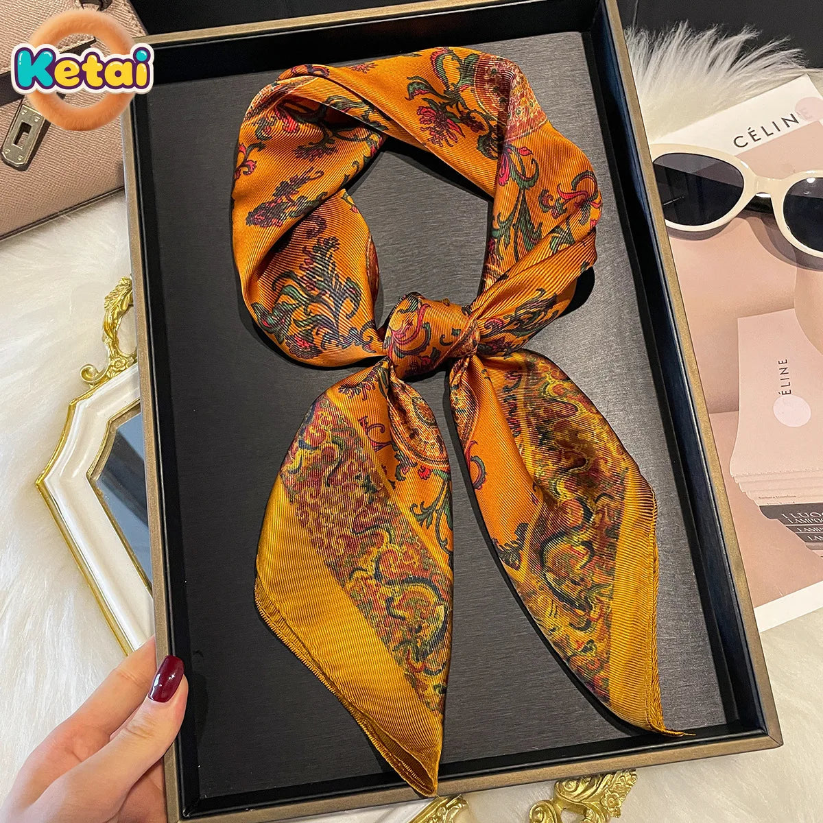 Foulard Carré Soie 90x90cm — Collection Signature FuturaTrend