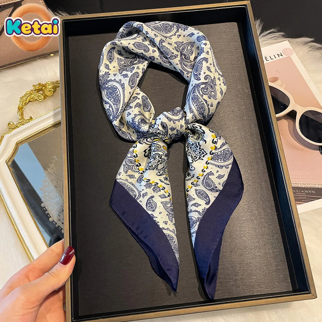 Foulard Carré Soie 90x90cm — Collection Signature FuturaTrend