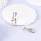 Pendientes de aro con cristales en plata de ley 925: un diseño elegante para mujer.
