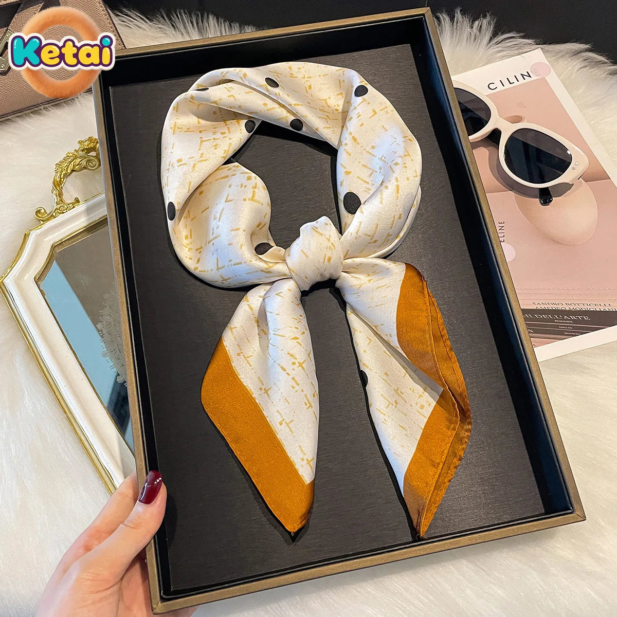Foulard Carré Soie 90x90cm — Collection Signature FuturaTrend