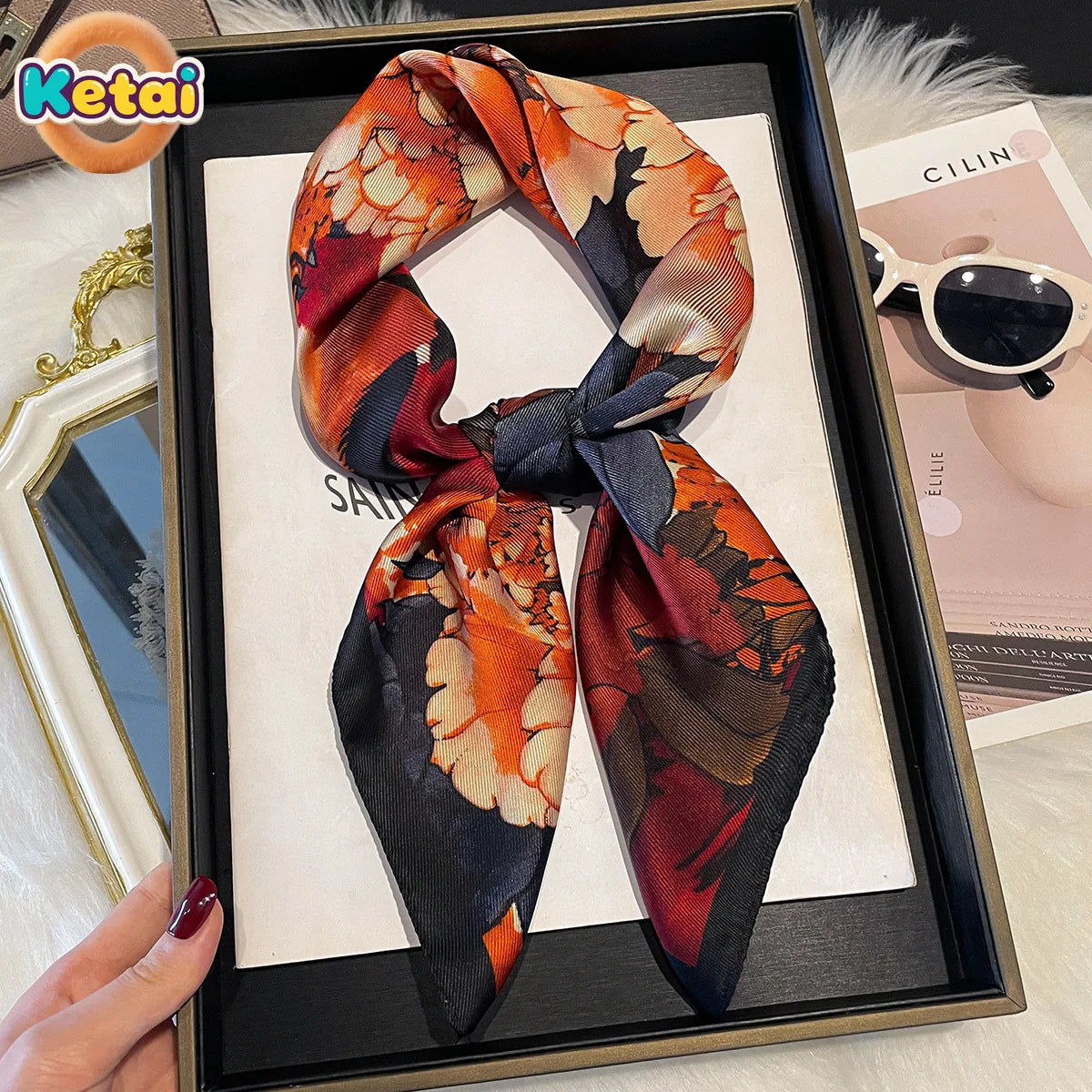 Foulard Carré Soie 90x90cm — Collection Signature FuturaTrend