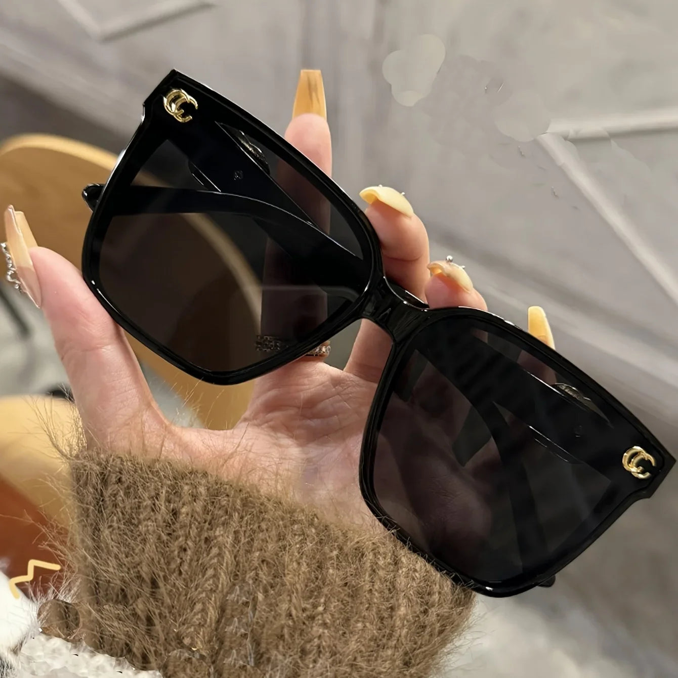 Gafas de Sol Mujer Logo Dorado Oversize — Diseño Lujo UV400