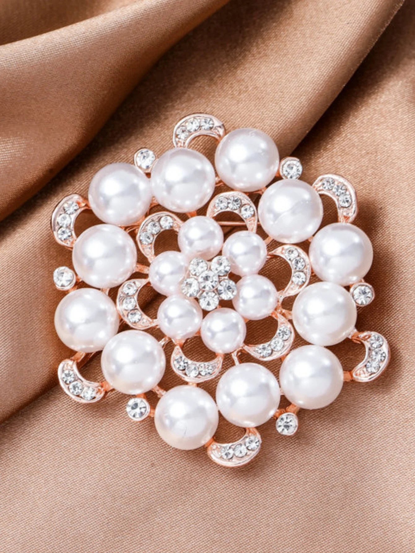 Broche Perle Géométrique Femme - Accessoire Élégant Soirée Cadeau