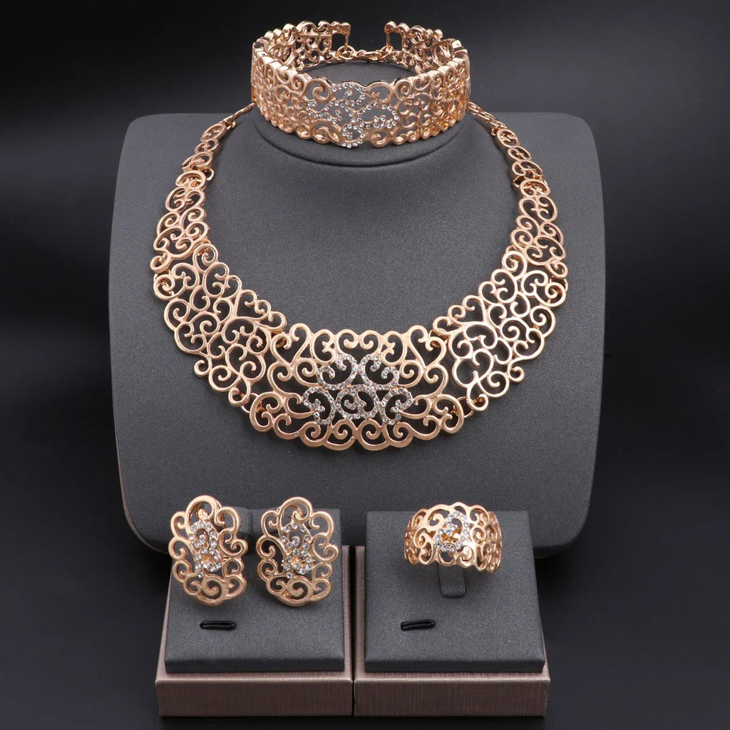 Parure Bijoux Femme Dorée 4 Pièces — Collier + Boucles d'Oreilles + Bague + Bracelet Plaqué Or 18K