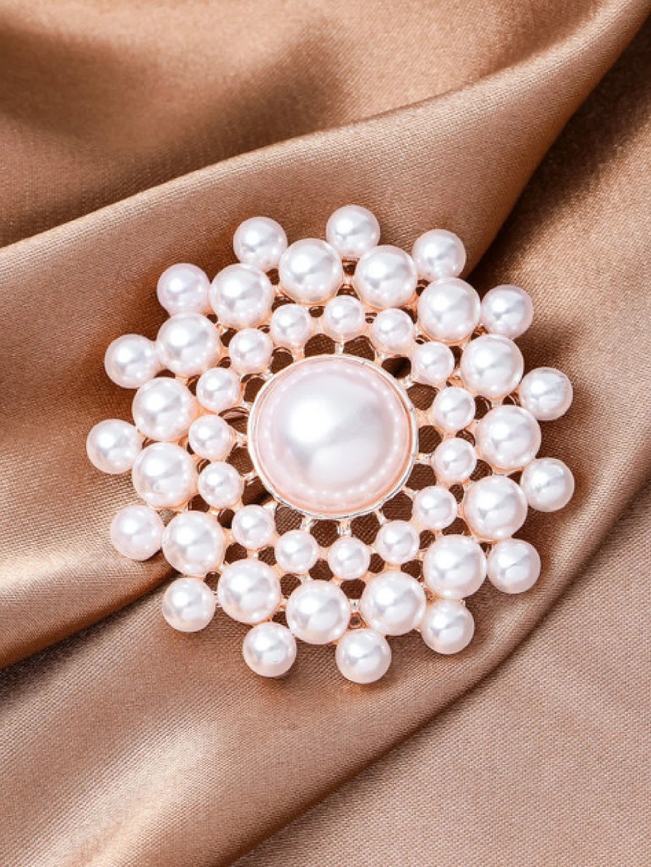 Broche Perle Géométrique Femme - Accessoire Élégant Soirée Cadeau