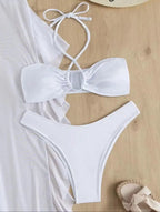 Conjunto de bikini y pareo para mujer con escote halter cruzado - Traje de baño tipo bandeau con pantalones con volantes
