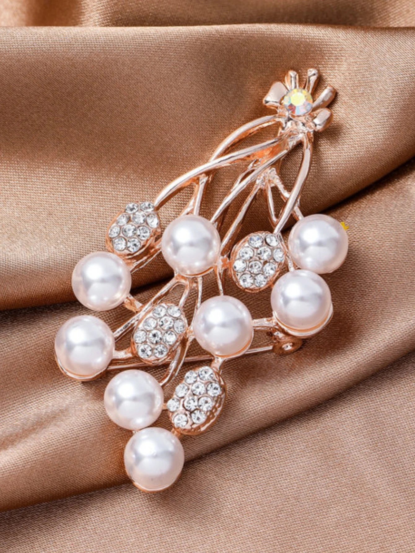 Broche Perle Géométrique Femme - Accessoire Élégant Soirée Cadeau