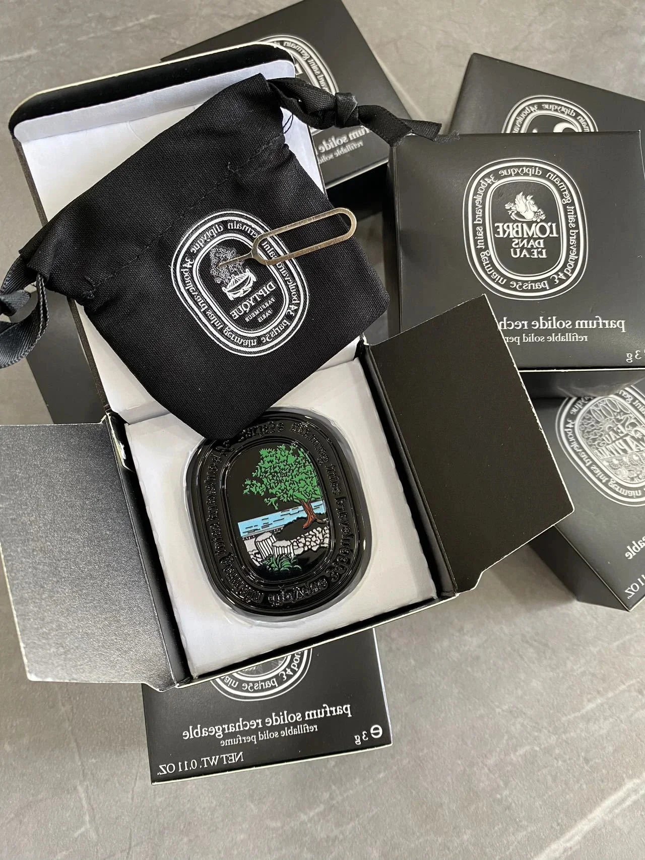 Baume Parfumé Solide Portable - Diffuseur Naturel Élégant