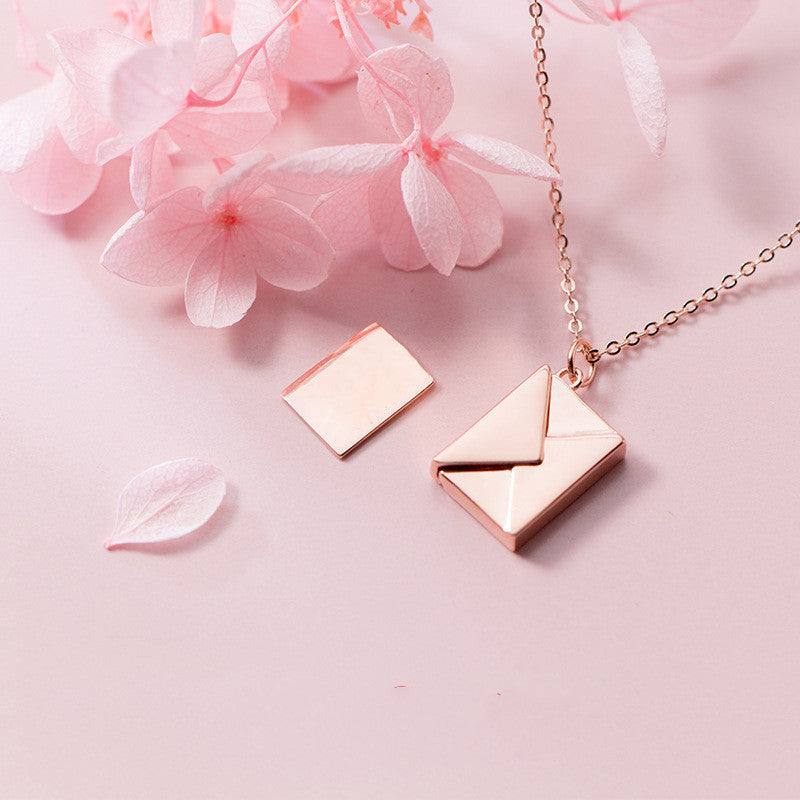 Collier Médaillon Enveloppe – Lettre d'Amour Personnalisée – Femme