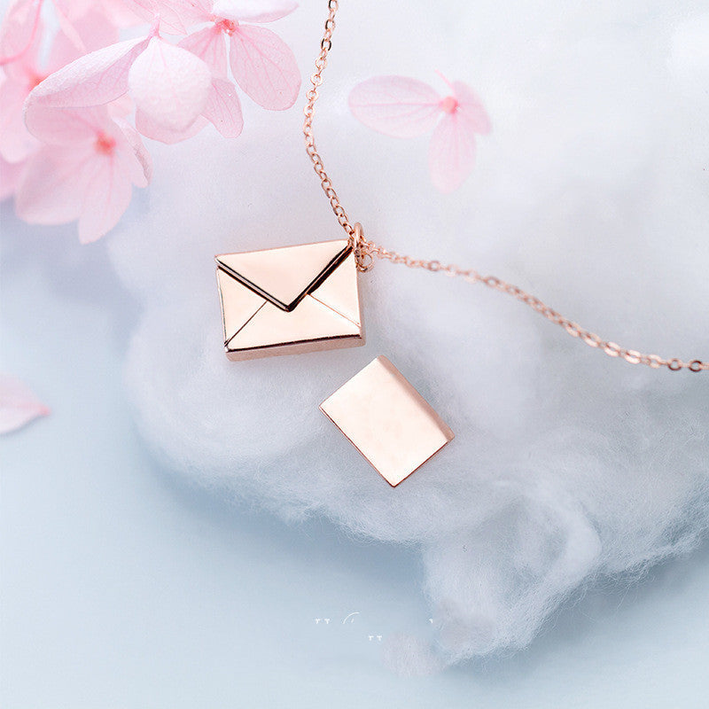 Collier Médaillon Enveloppe – Lettre d'Amour Personnalisée – Femme
