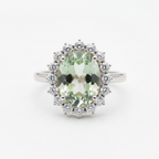 Bague améthyste verte fond blanc