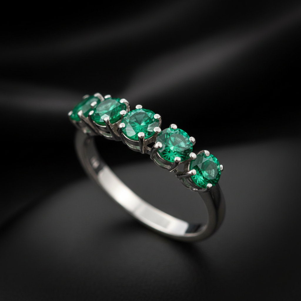 Bague émeraude macro