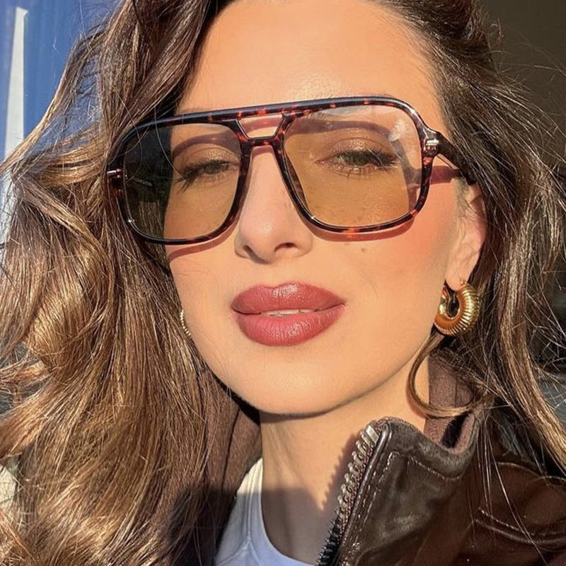 Women's Sunglasses - Trendy Frame