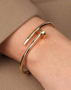 Bracelet Jonc Clou Minimaliste – Bangle Élégant Doré – Femme