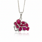 Pendentif rubis fond blanc