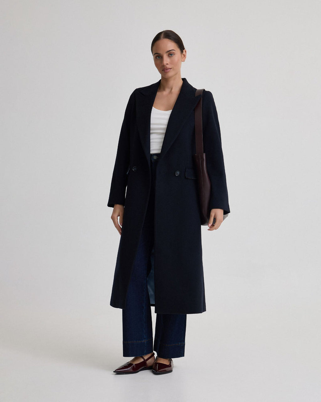Abrigo de Lana para Mujer – Corte Elegante Otoño-Invierno | FuturaTrend