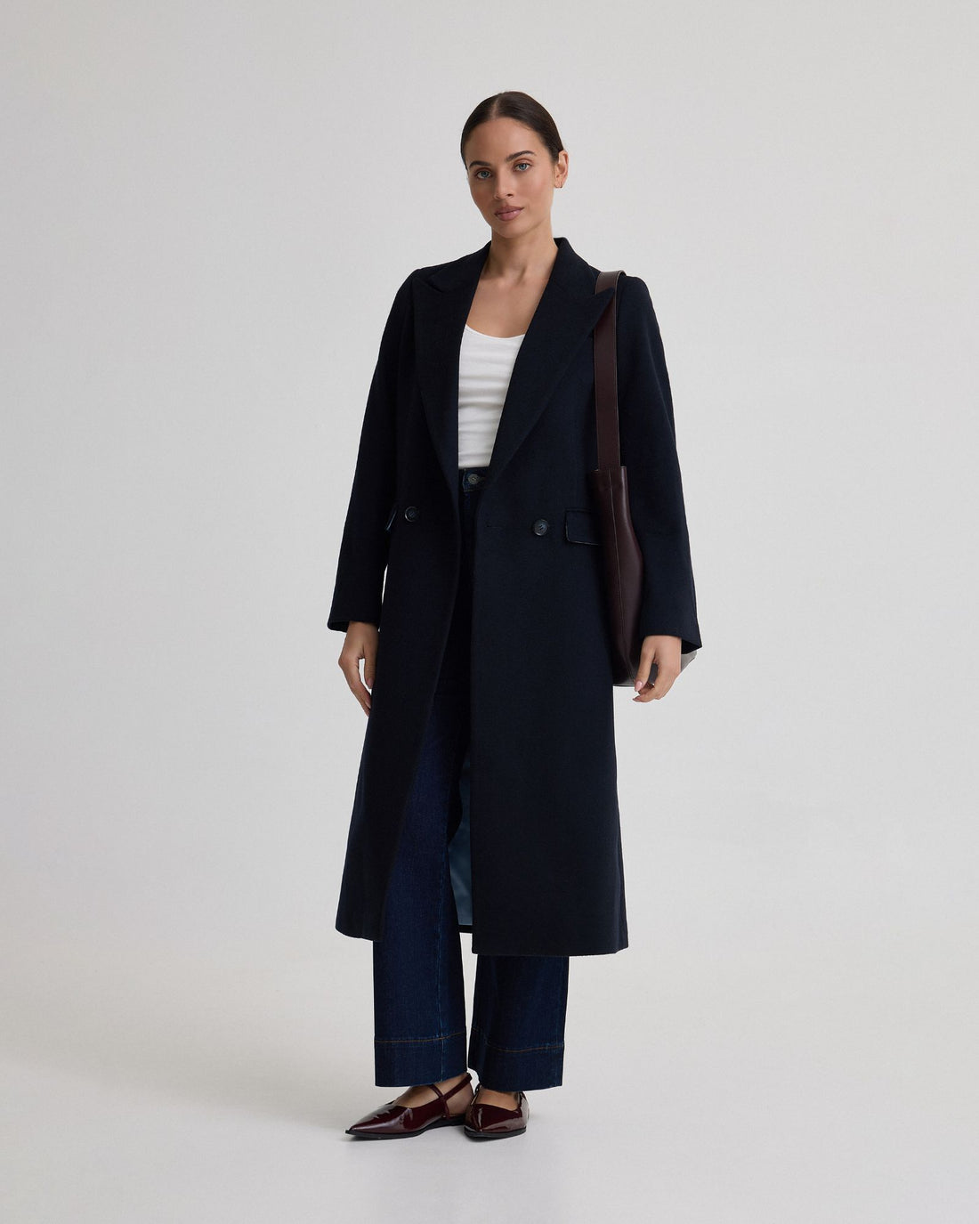 Abrigo de Lana para Mujer – Corte Elegante Otoño-Invierno | FuturaTrend
