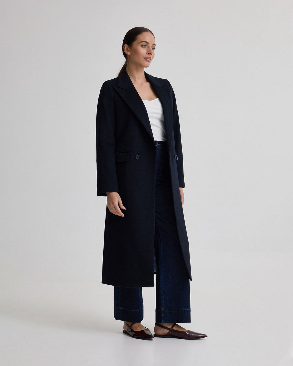 Abrigo de Lana para Mujer – Corte Elegante Otoño-Invierno | FuturaTrend