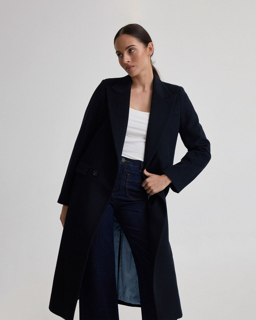 Abrigo de Lana para Mujer – Corte Elegante Otoño-Invierno | FuturaTrend