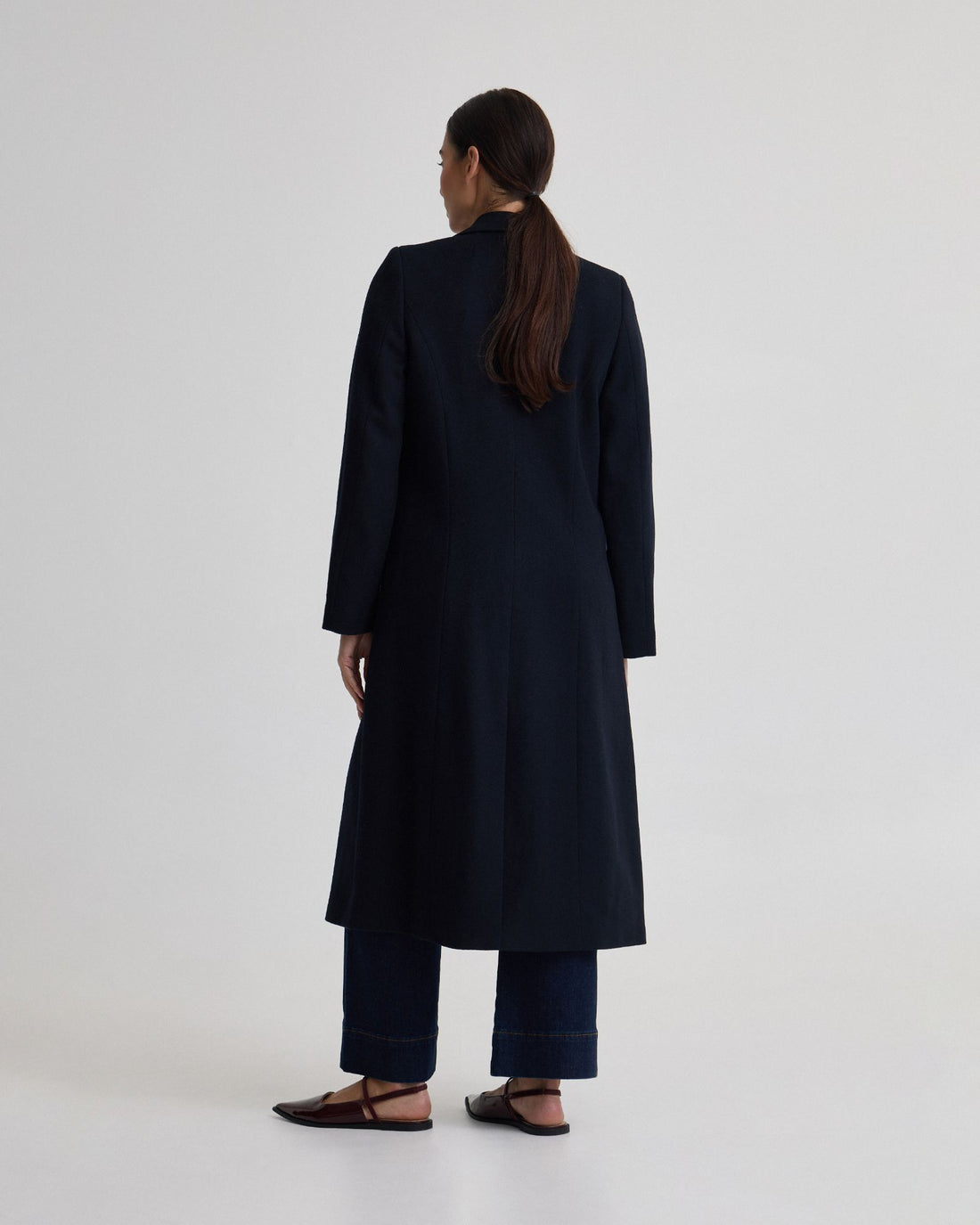 Abrigo de Lana para Mujer – Corte Elegante Otoño-Invierno | FuturaTrend