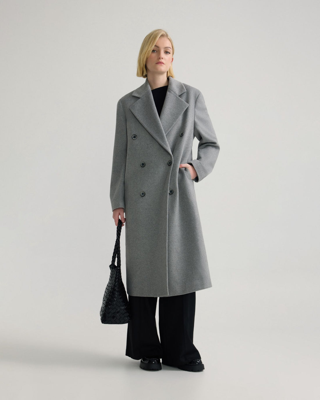 Women's Long Wool Coat – Classic Cut & Winter Comfort | FuturaTrend